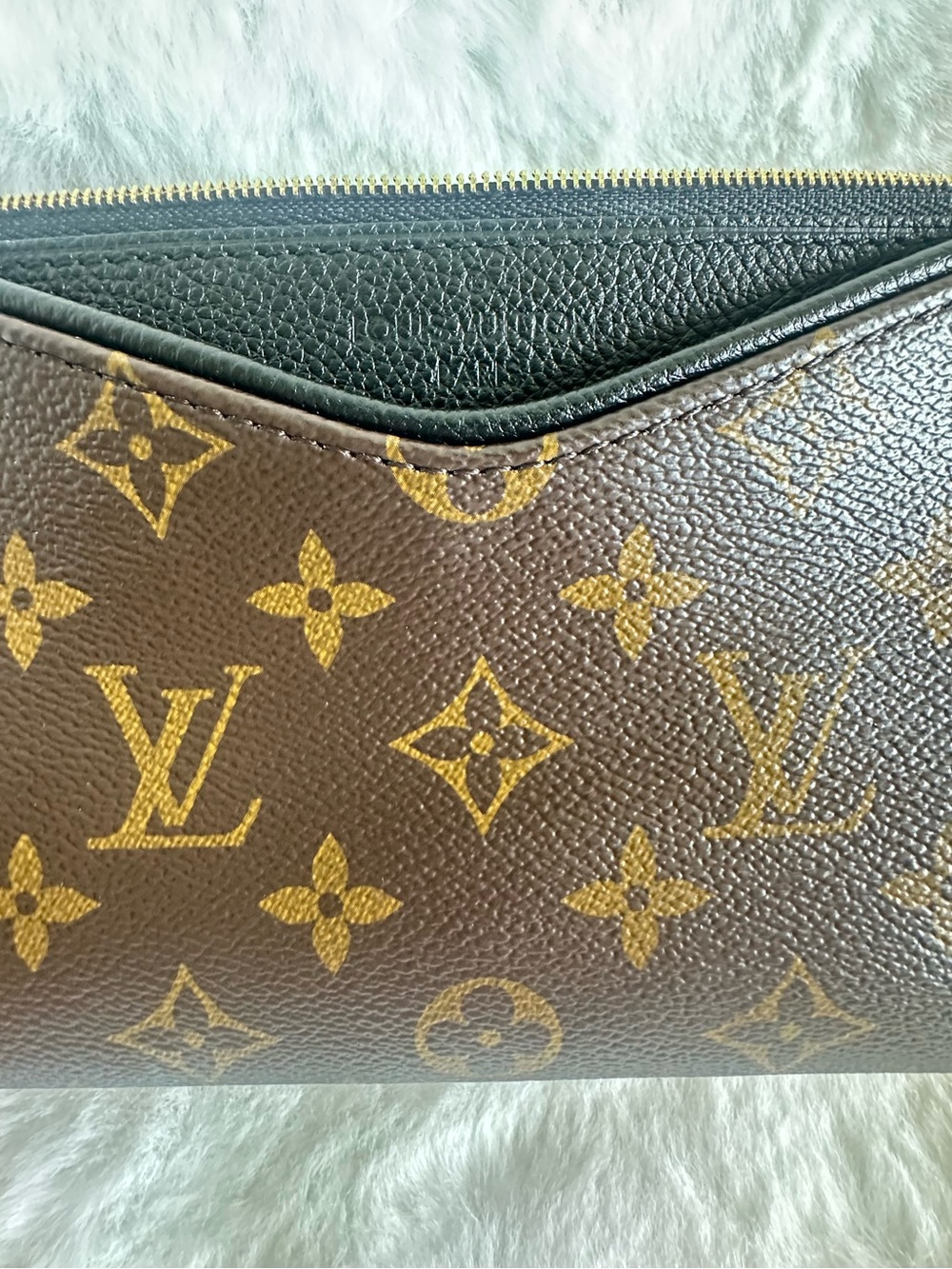 Louis Vuitton Monogram Canvas Shoulder Pallas with Gold Chain - Picture 3 of 15